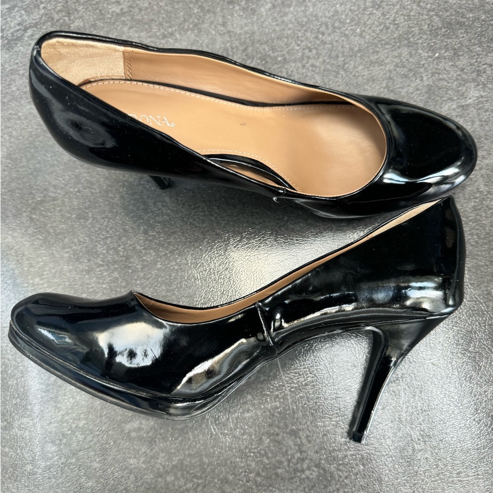 Merona Shiny Black Stiletto Pumps Round toe size 9.5
